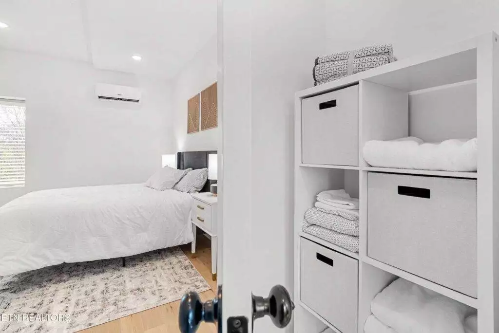 The-Saint-022309383894