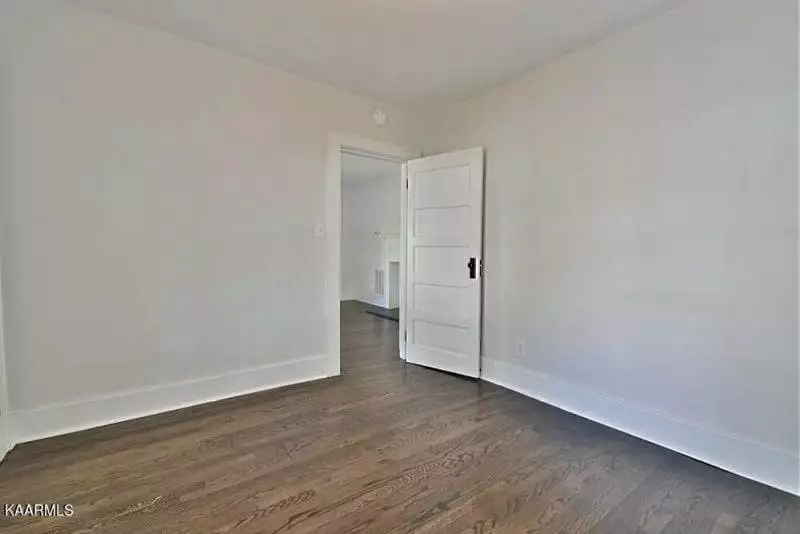 2014-E-Glenwood-Ave-2612805115000000-o