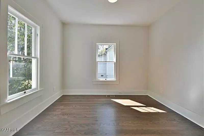 2014-E-Glenwood-Ave-2811294740000000-o