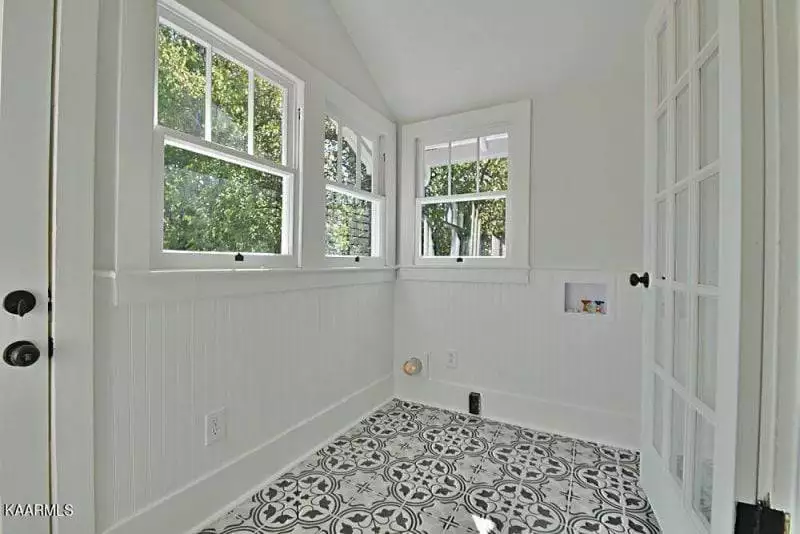 2014-E-Glenwood-Ave-2822736731000000-o