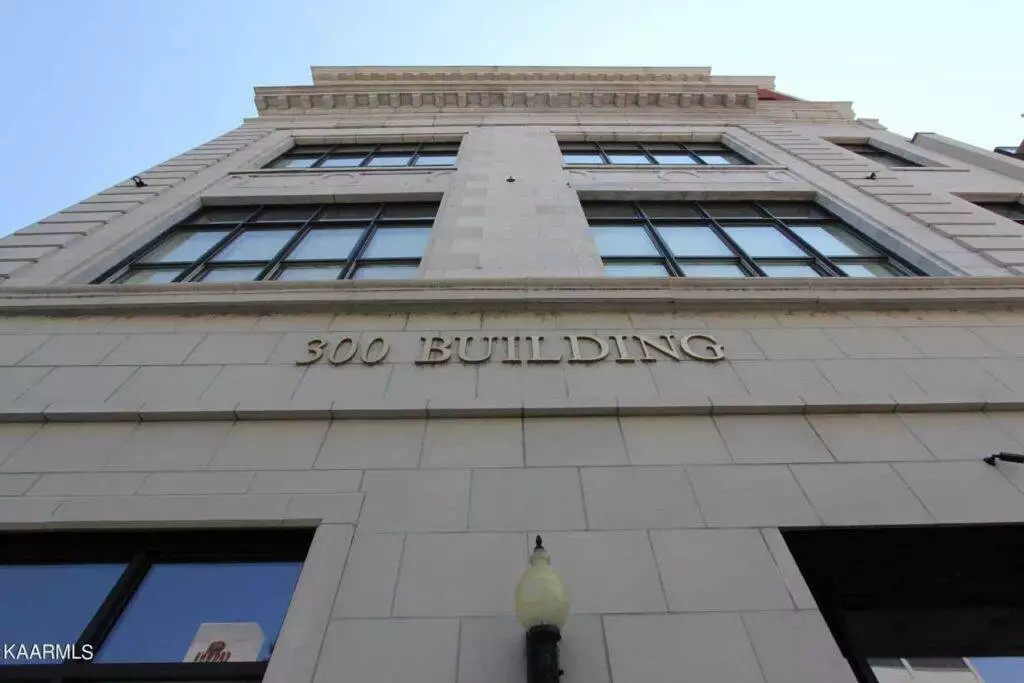 300-Building-301-0752393318