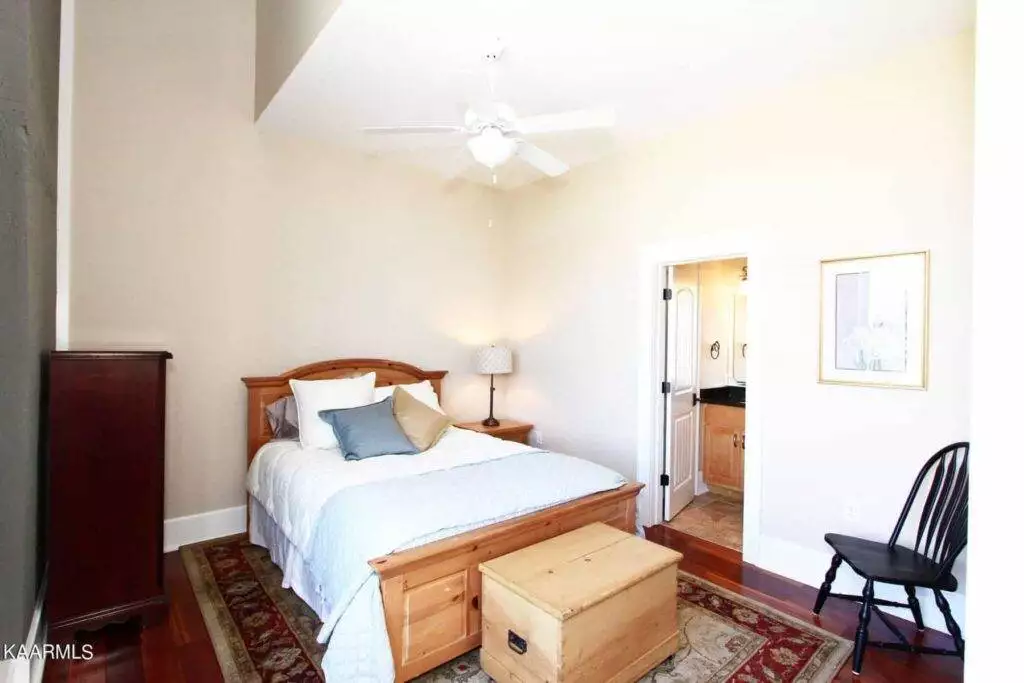 300-Building-301-0823983766