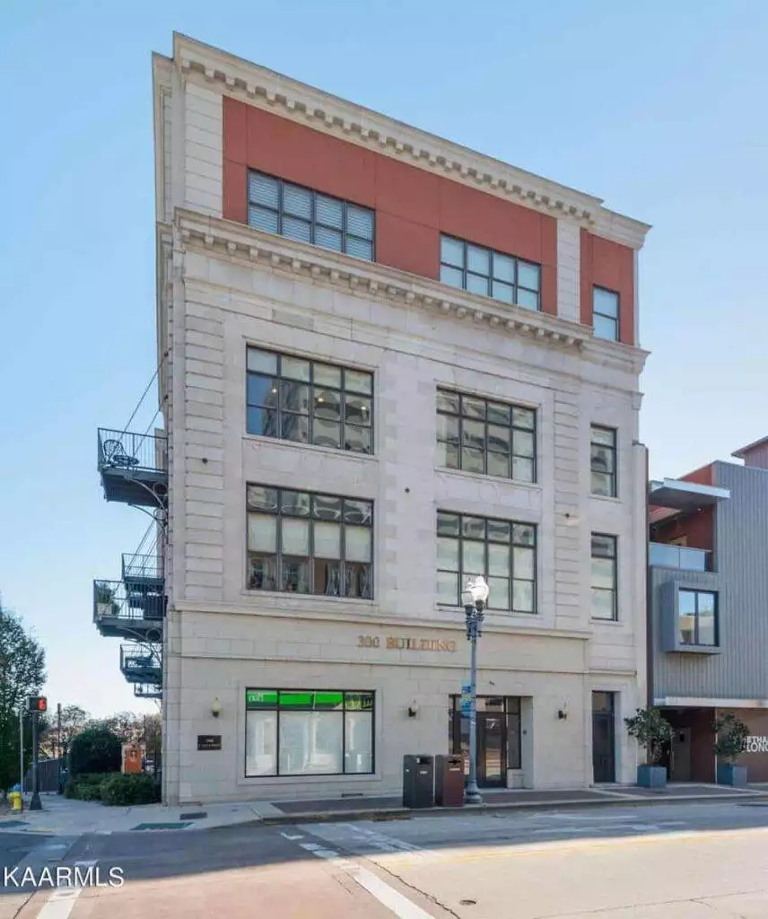 300-Building-301-21452636171
