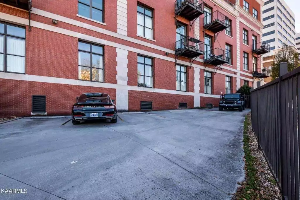 300-Building-301-21555718002