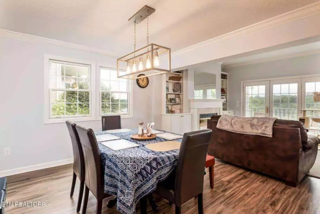 512-Riverfront-3841552802