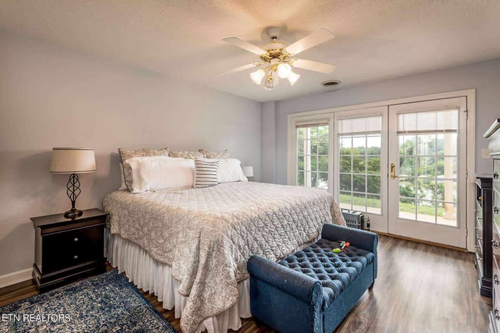 512-Riverfront-3905569063