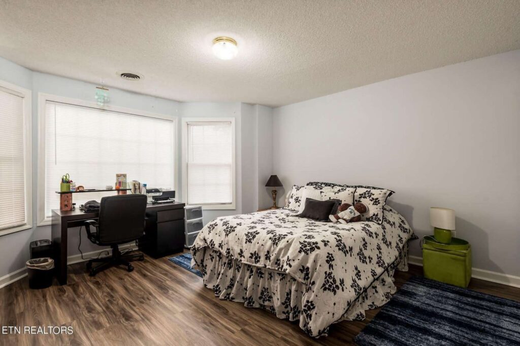 512-Riverfront-3917562979