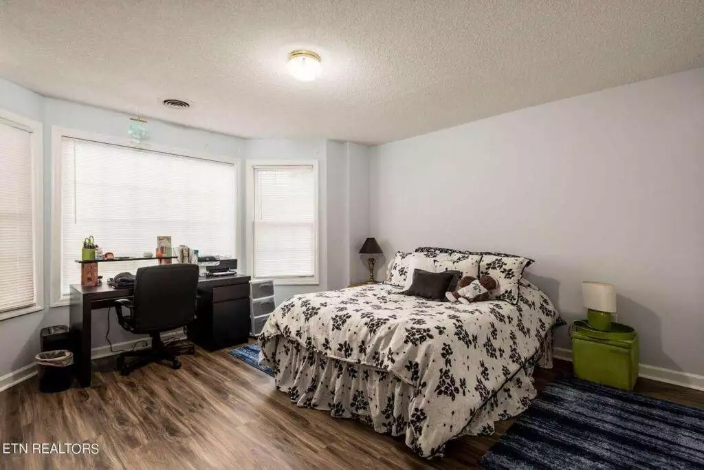 512-Riverfront-3917562979