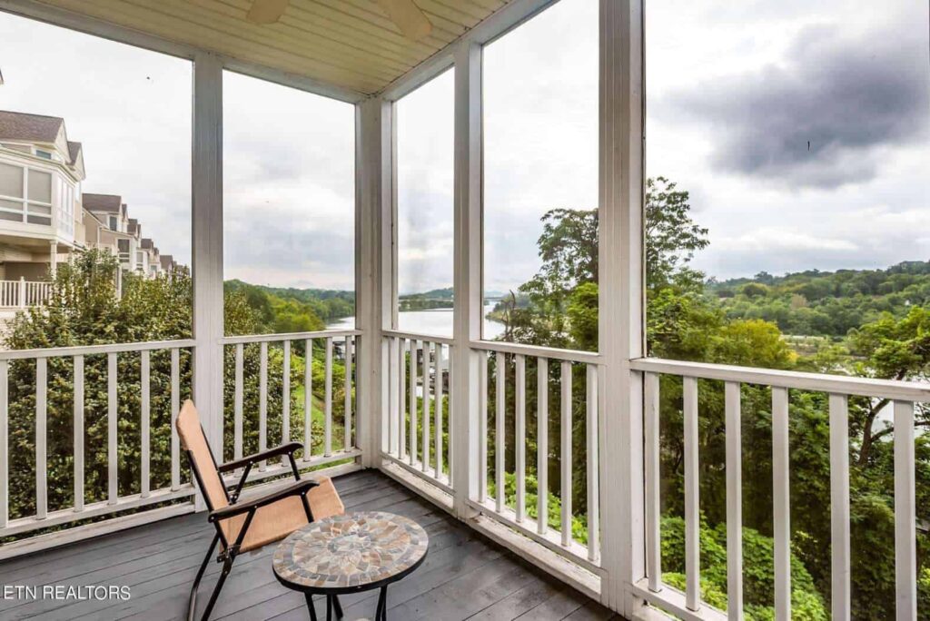 512-Riverfront-3925223232