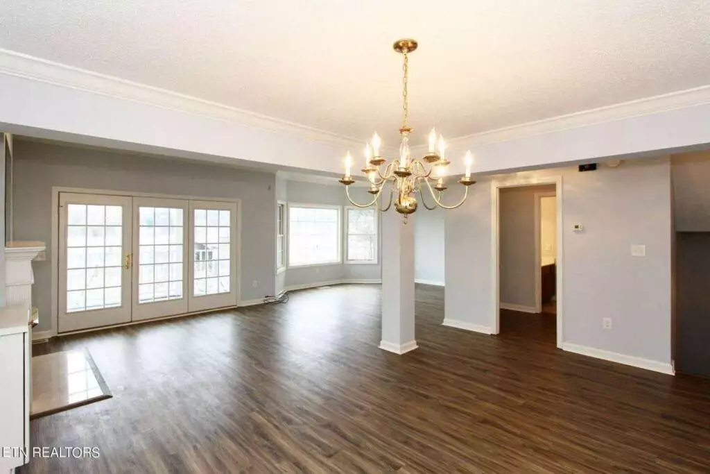 512-Riverfront-4255646246