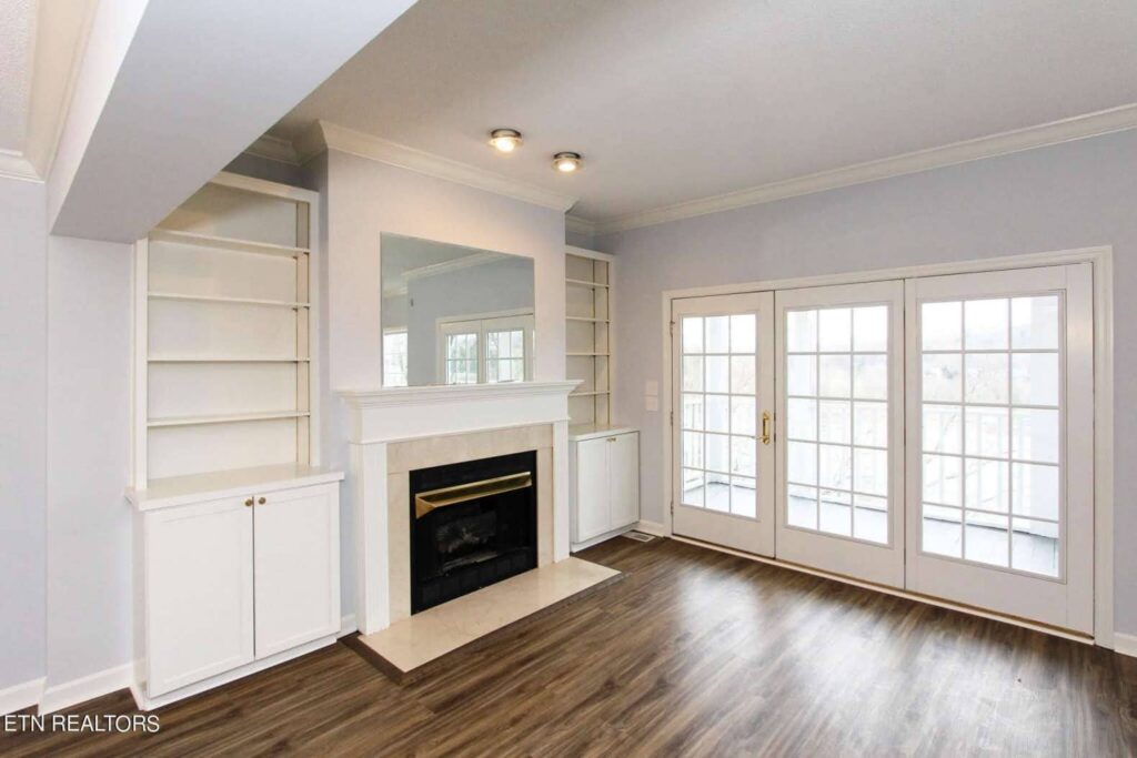 512-Riverfront-4258282309