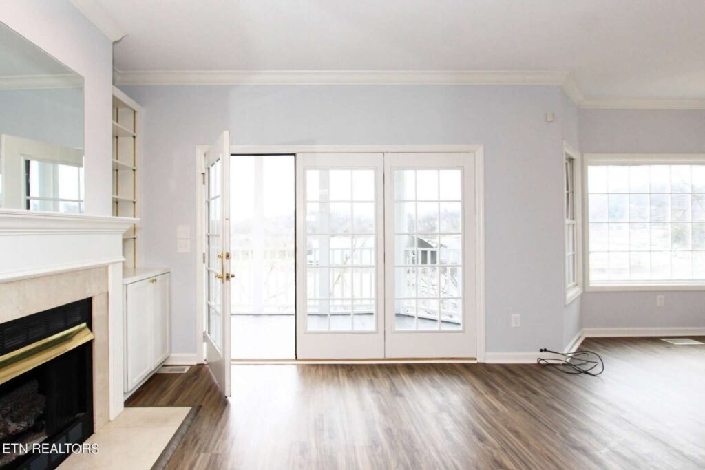 512-Riverfront-4321012107