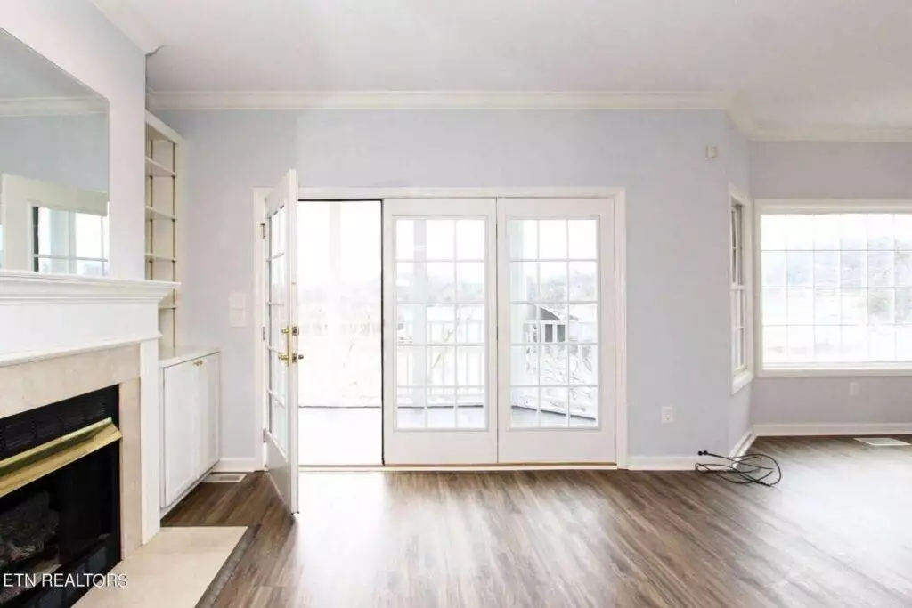 512-Riverfront-4321012107