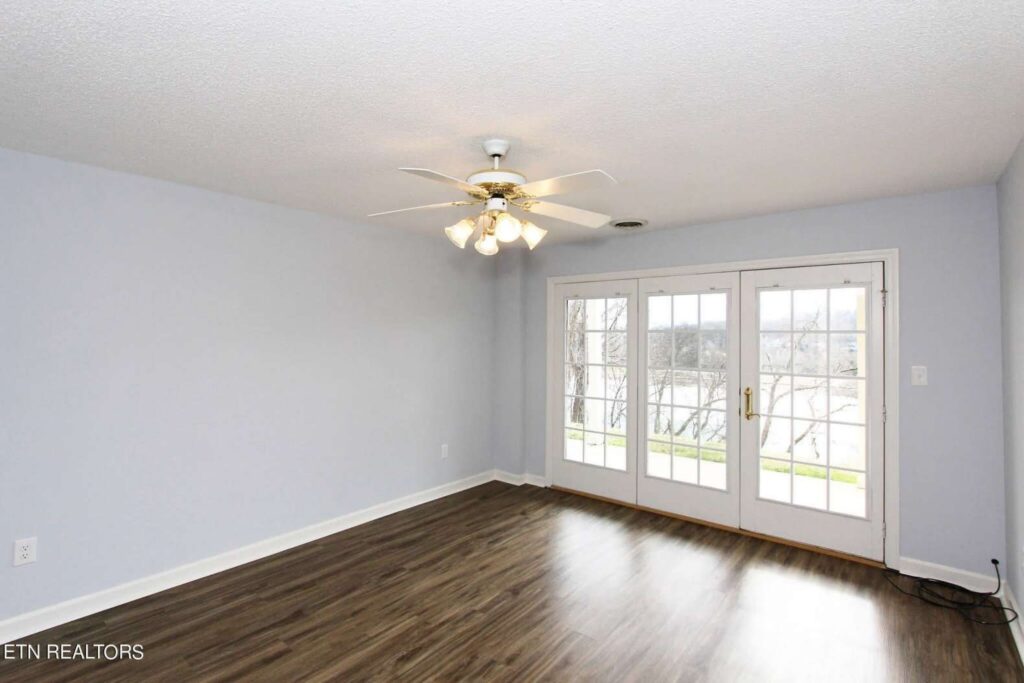 512-Riverfront-4354090921