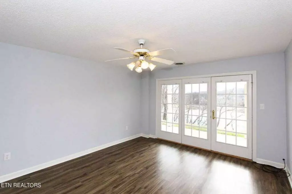 512-Riverfront-4354090921
