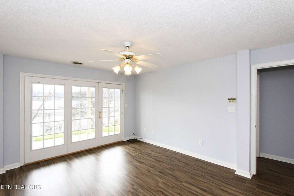 512-Riverfront-4356784846