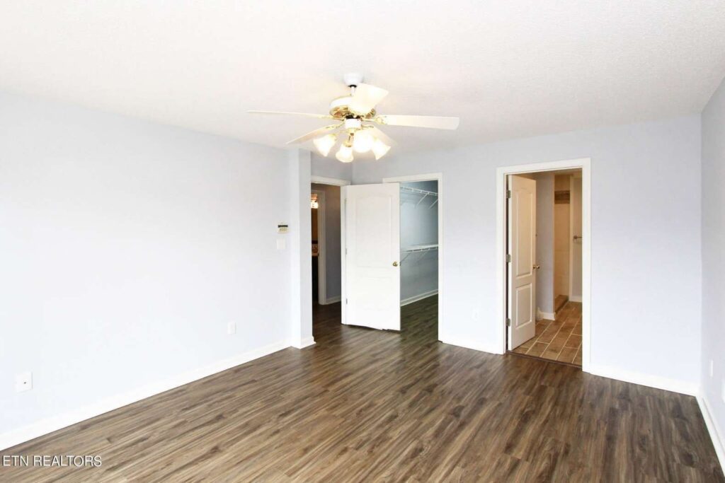 512-Riverfront-4359476039
