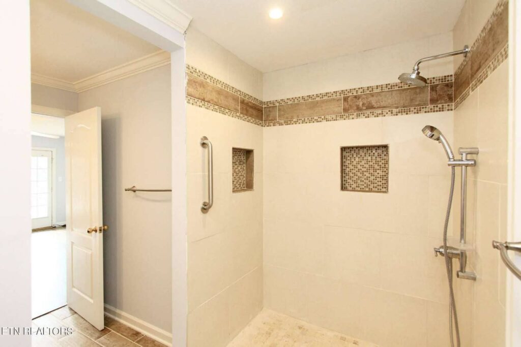 512-Riverfront-4409182123