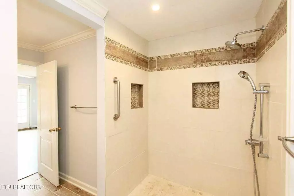512-Riverfront-4409182123