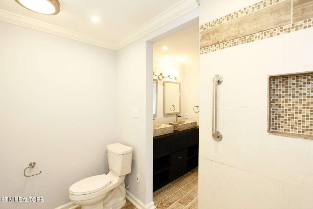 512-Riverfront-4411567919