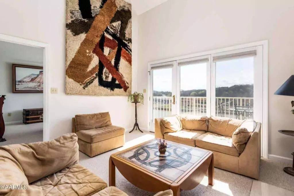 526-Riverfront-Way-2149738125