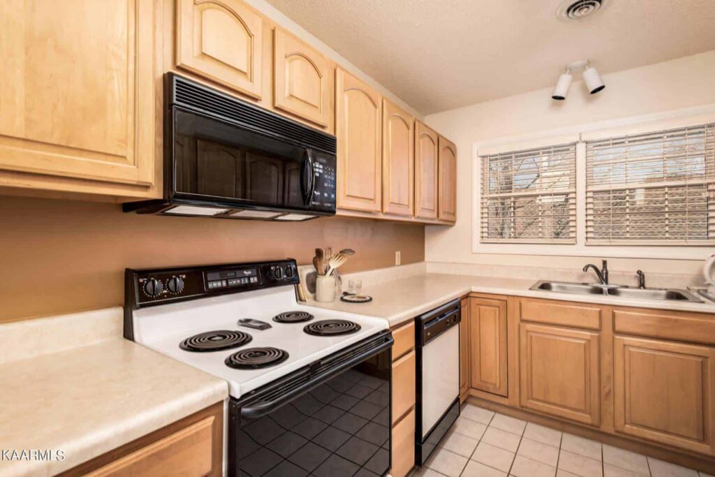 526-Riverfront-Way-2231089143