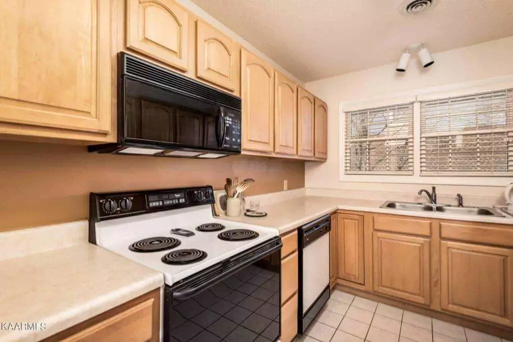 526-Riverfront-Way-2231089143