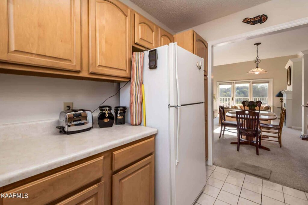 526-Riverfront-Way-2247930775