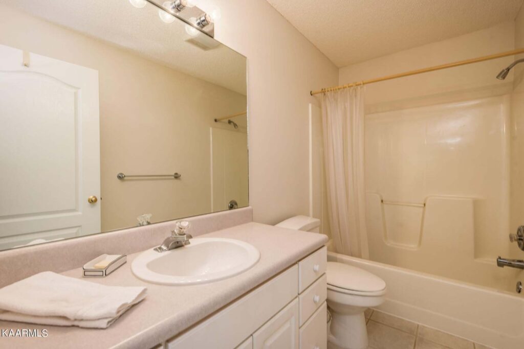 526-Riverfront-Way-2252920670