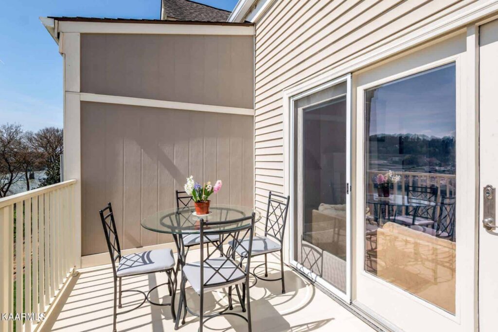 526-Riverfront-Way-2317249685