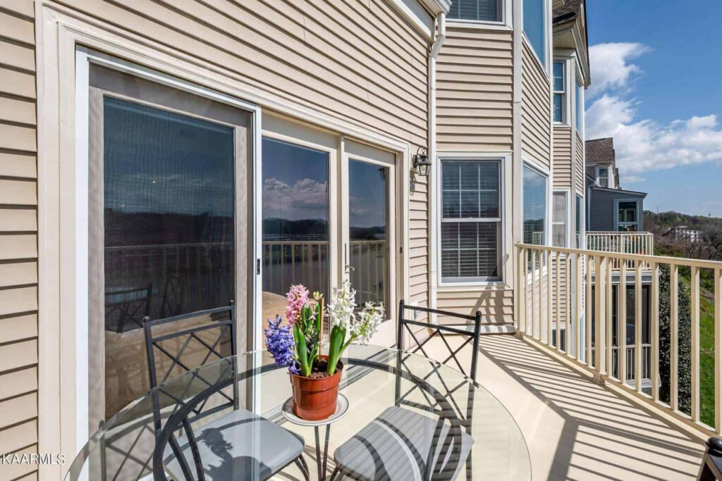 526-Riverfront-Way-2331690903