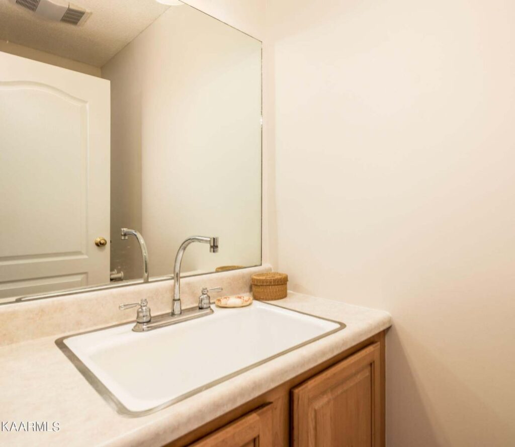 526-Riverfront-Way-2611557107