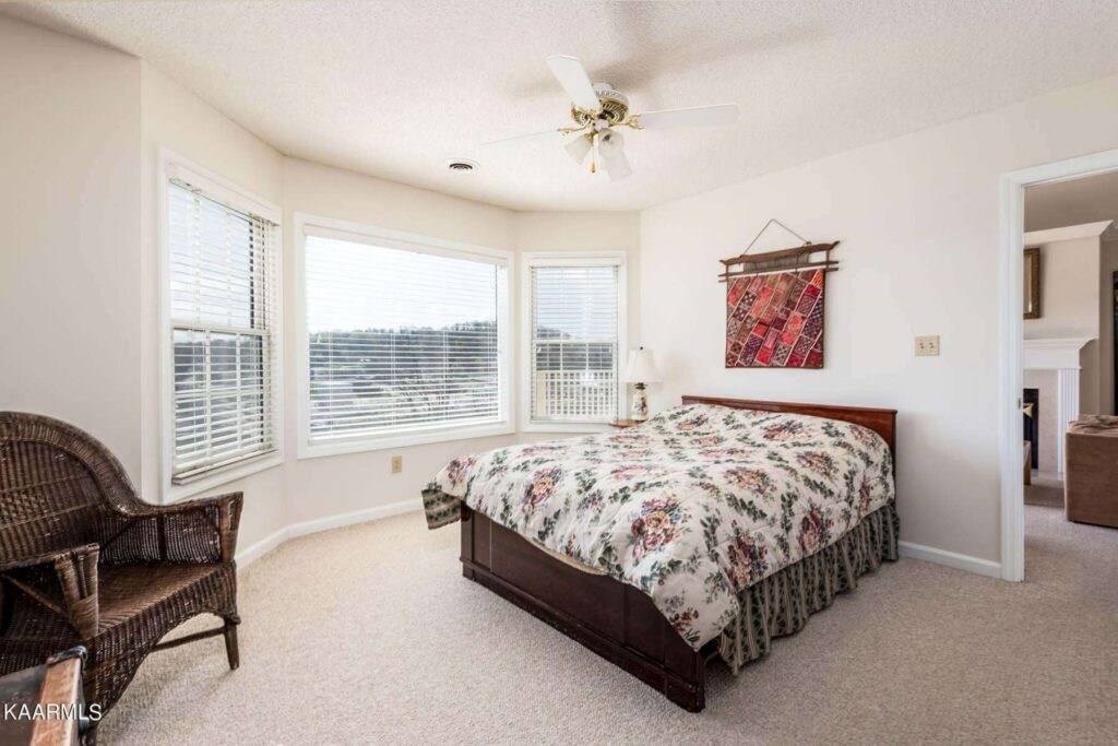 526-Riverfront-Way-2648654015