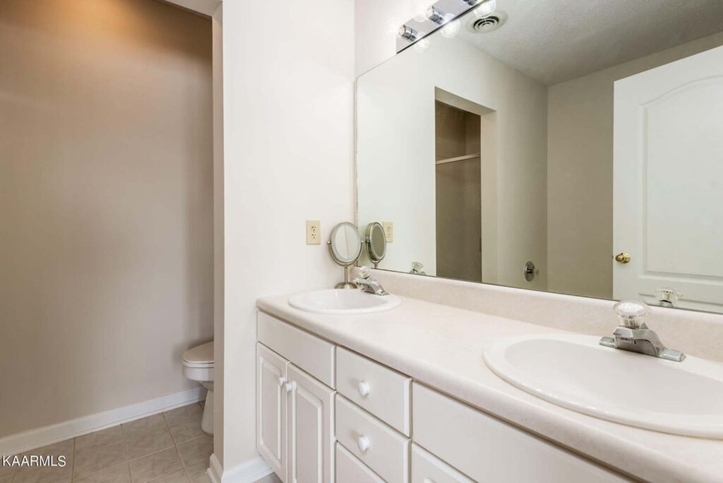526-Riverfront-Way-2654471762