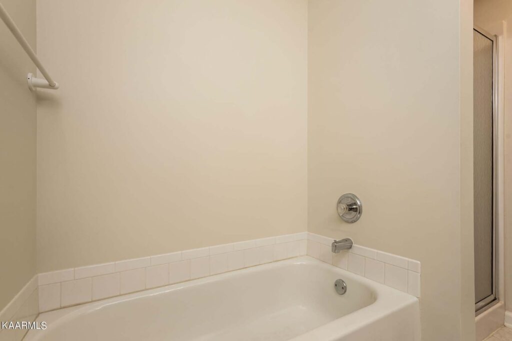526-Riverfront-Way-2659039931