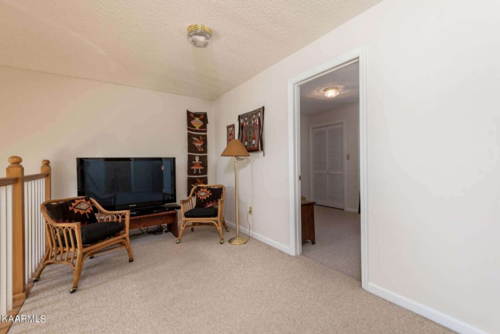 526-Riverfront-Way-2928930363