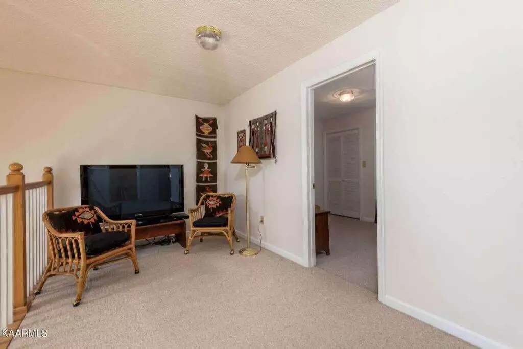 526-Riverfront-Way-2928930363