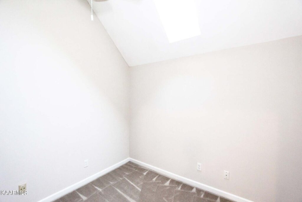 526-Riverfront-Way-3411740112
