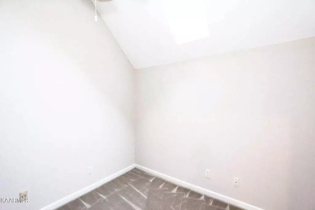 526-Riverfront-Way-3411740112