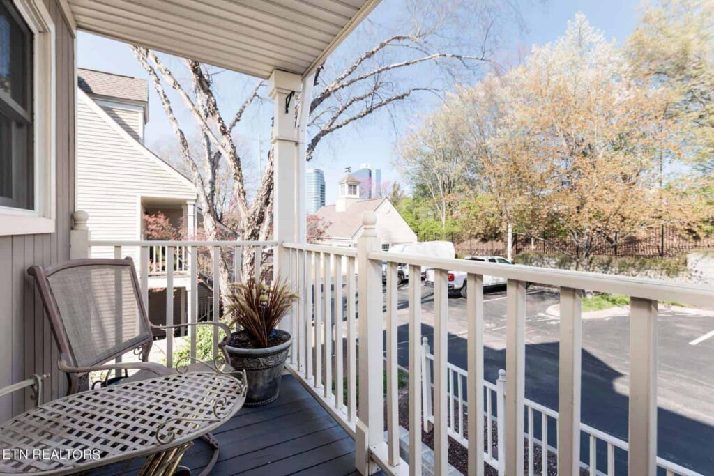 550-Riverfront-182229500132