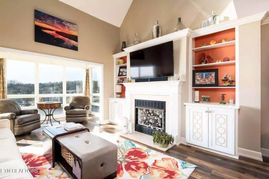 550-Riverfront-182245542422
