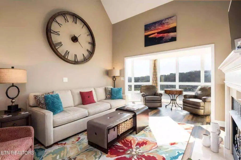 550-Riverfront-182247971778