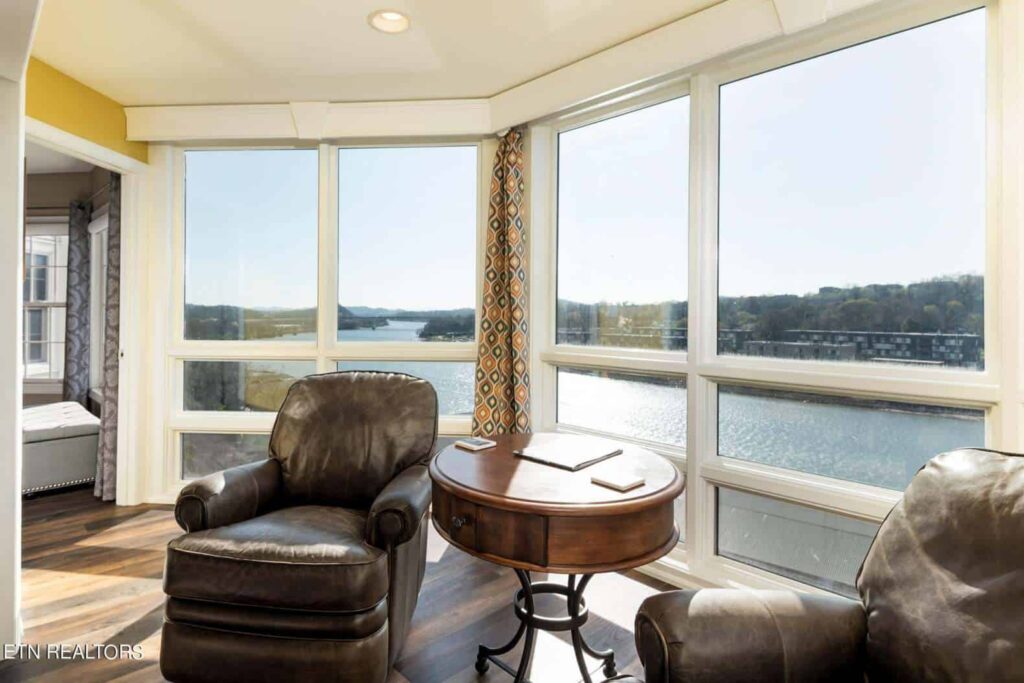 550-Riverfront-182250568621