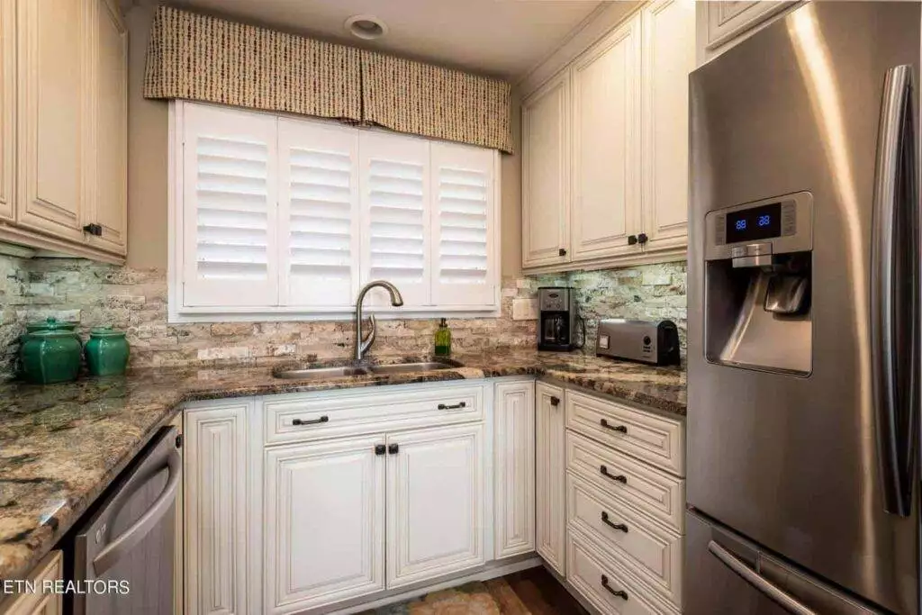 550-Riverfront-182302053123