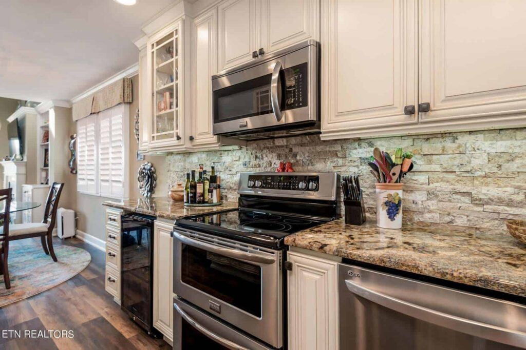 550-Riverfront-182307941507