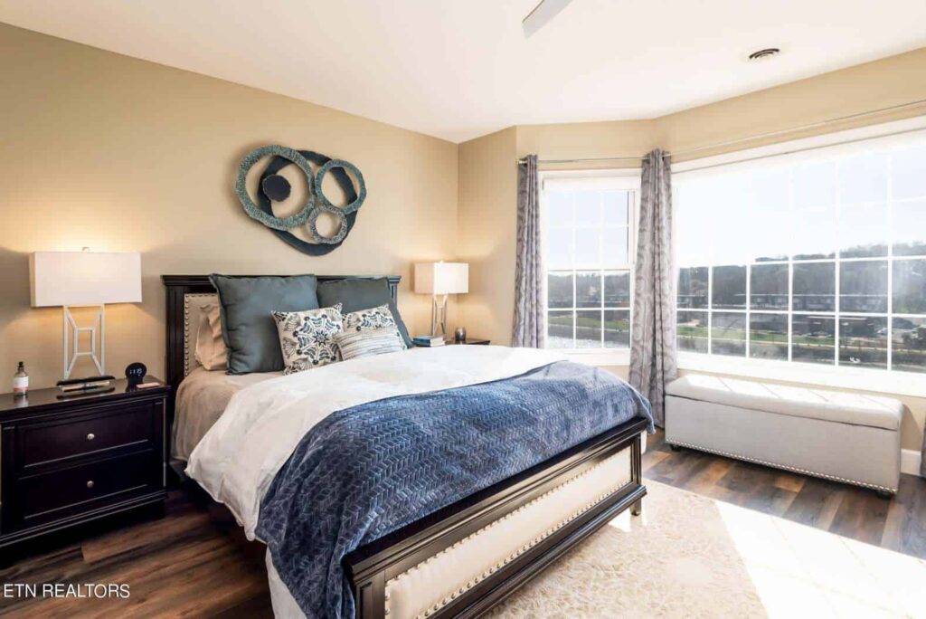 550-Riverfront-182310722888