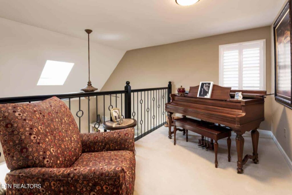 550-Riverfront-182325419381
