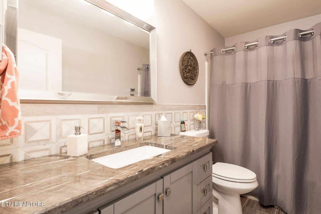 550-Riverfront-182330653157