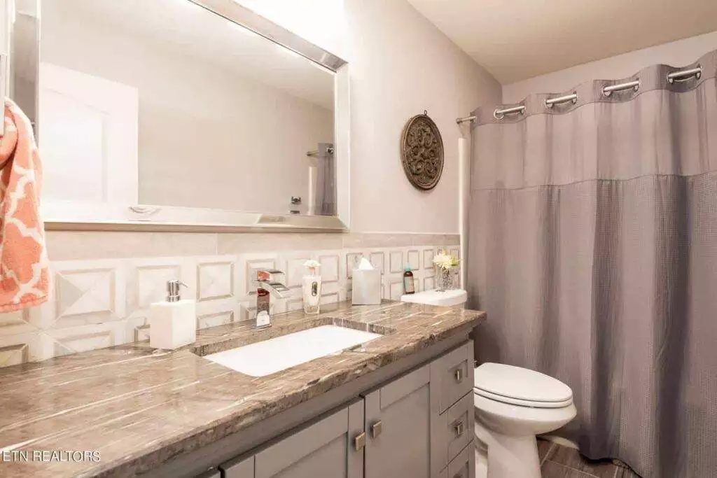 550-Riverfront-182330653157