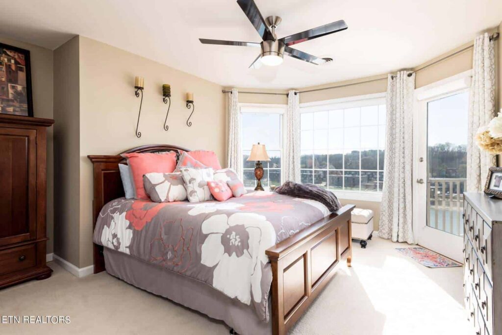 550-Riverfront-182333341737